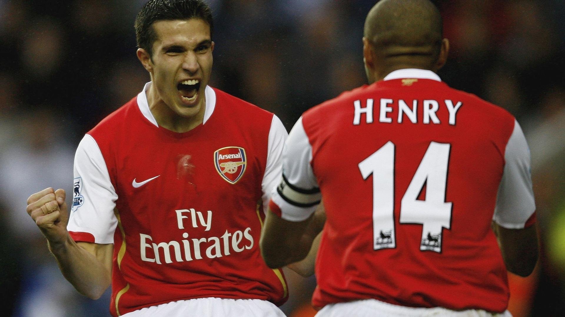 英超球队利用大数据分析优化传球成功率，英超联赛官方用球