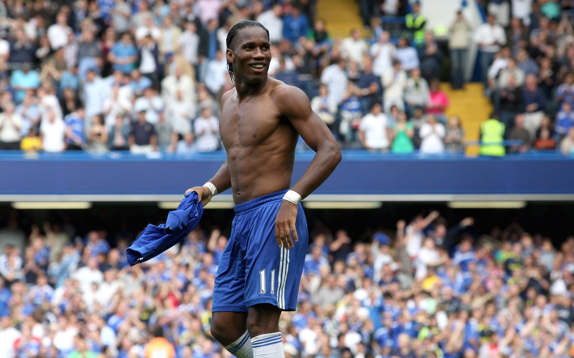 英超球队利用大数据分析优化传球成功率，英超联赛官方用球